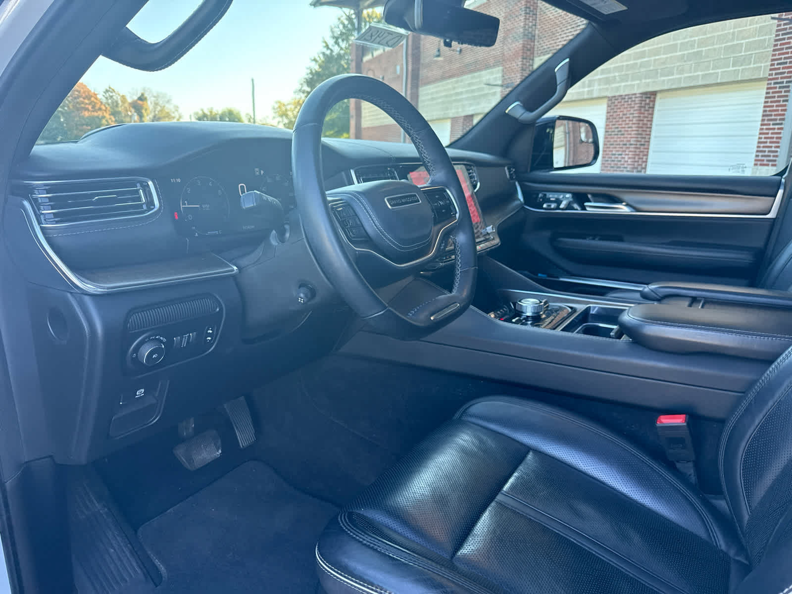 Used 2023 Jeep Grand Wagoneer Series II w/ Rear Seat Video Group 1 AWD/4WD image 11