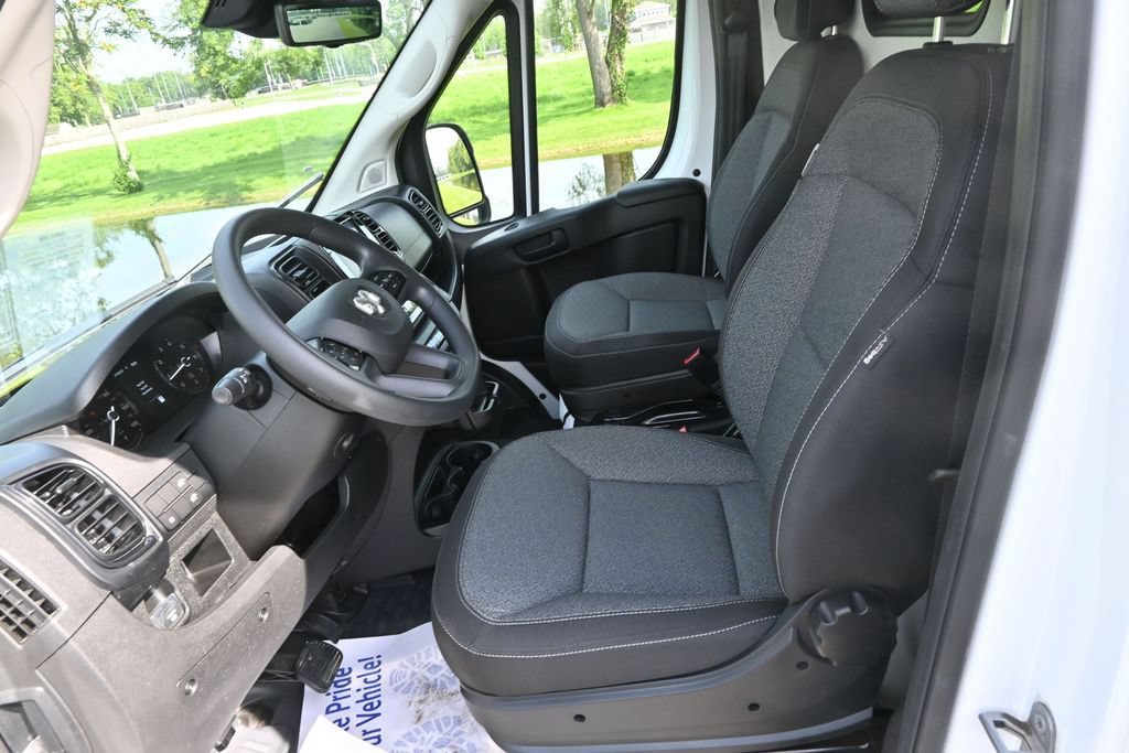 Used 2025 RAM ProMaster 2500 w/ Safety Group FWD image 13
