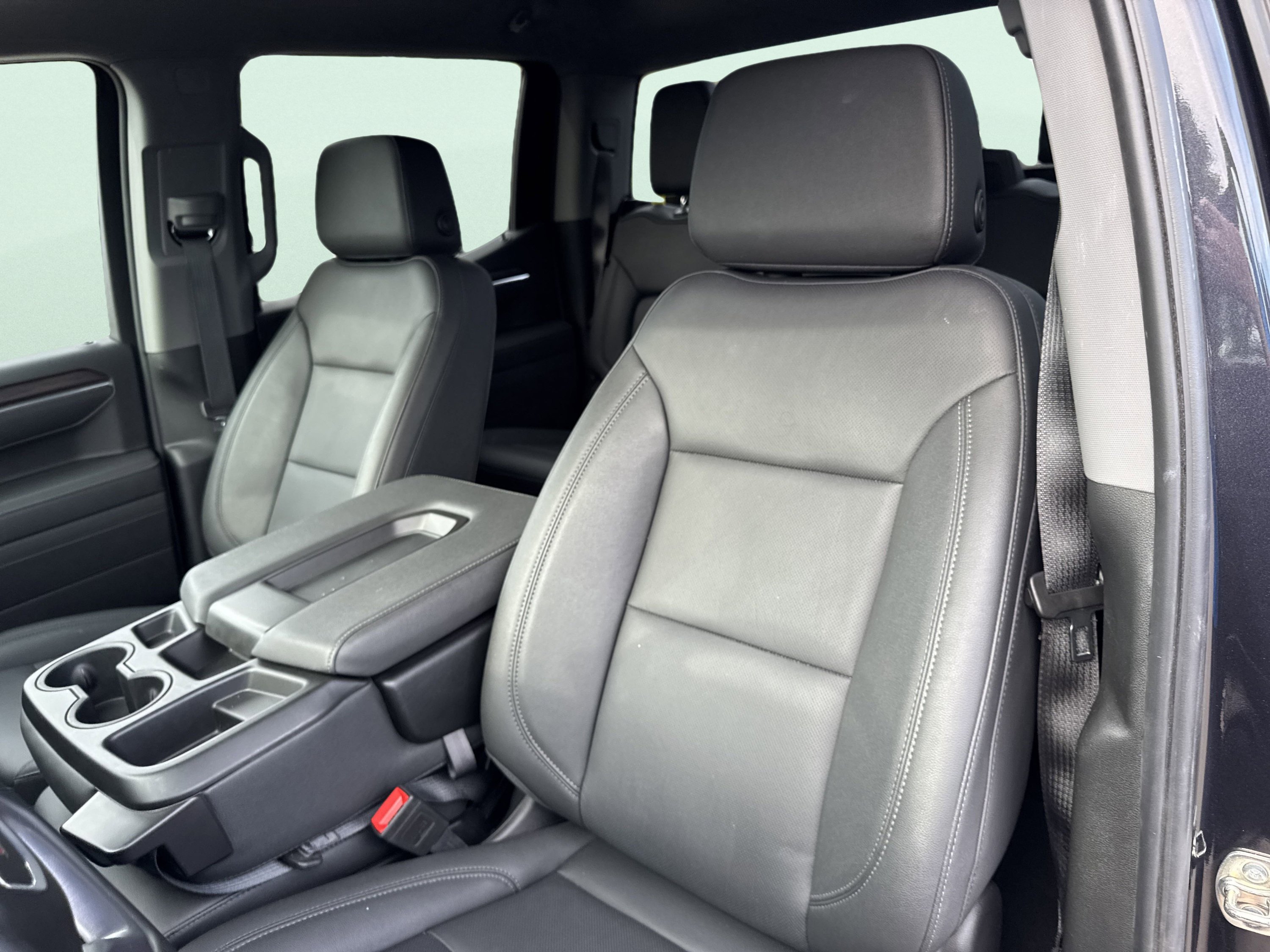 Used 2025 GMC Sierra 1500 SLT AWD/4WD image 4
