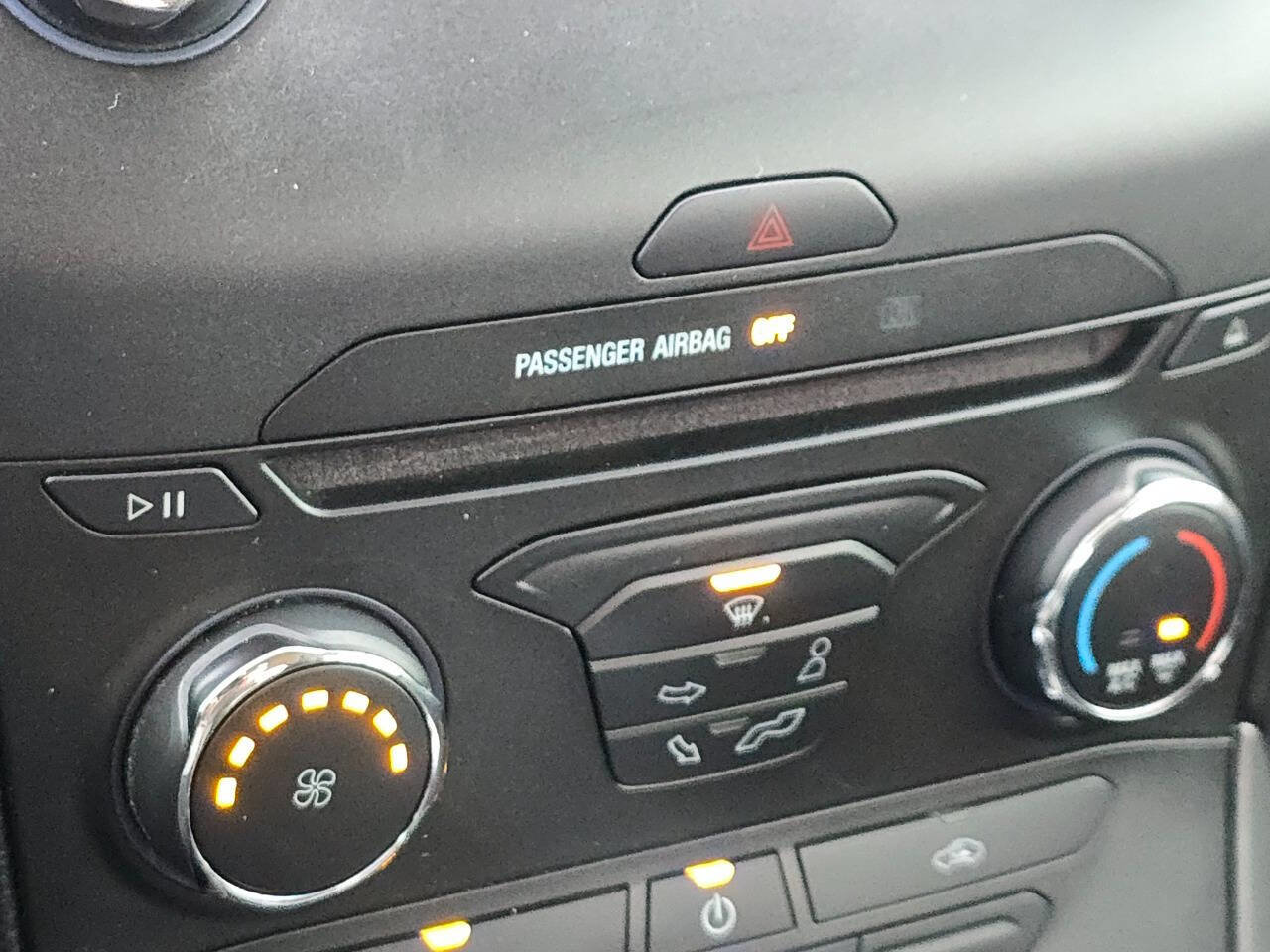 Used 2018 Ford Edge SE image 28