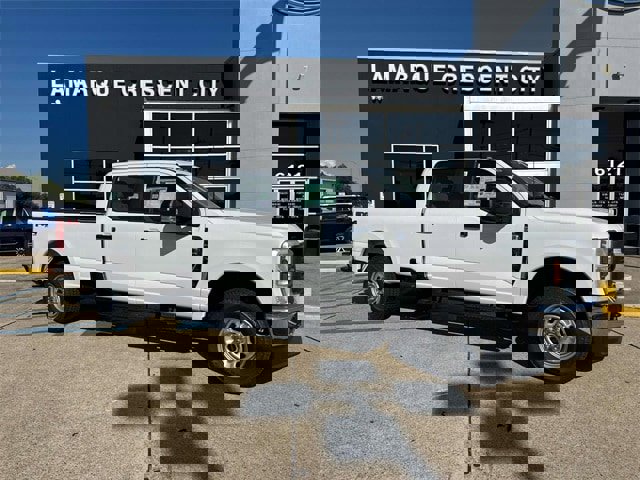 New 2026 Ford F350 XL w/ FX4 Off-Road Package