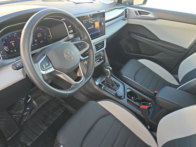 Used 2025 Volkswagen Taos SEL image 16