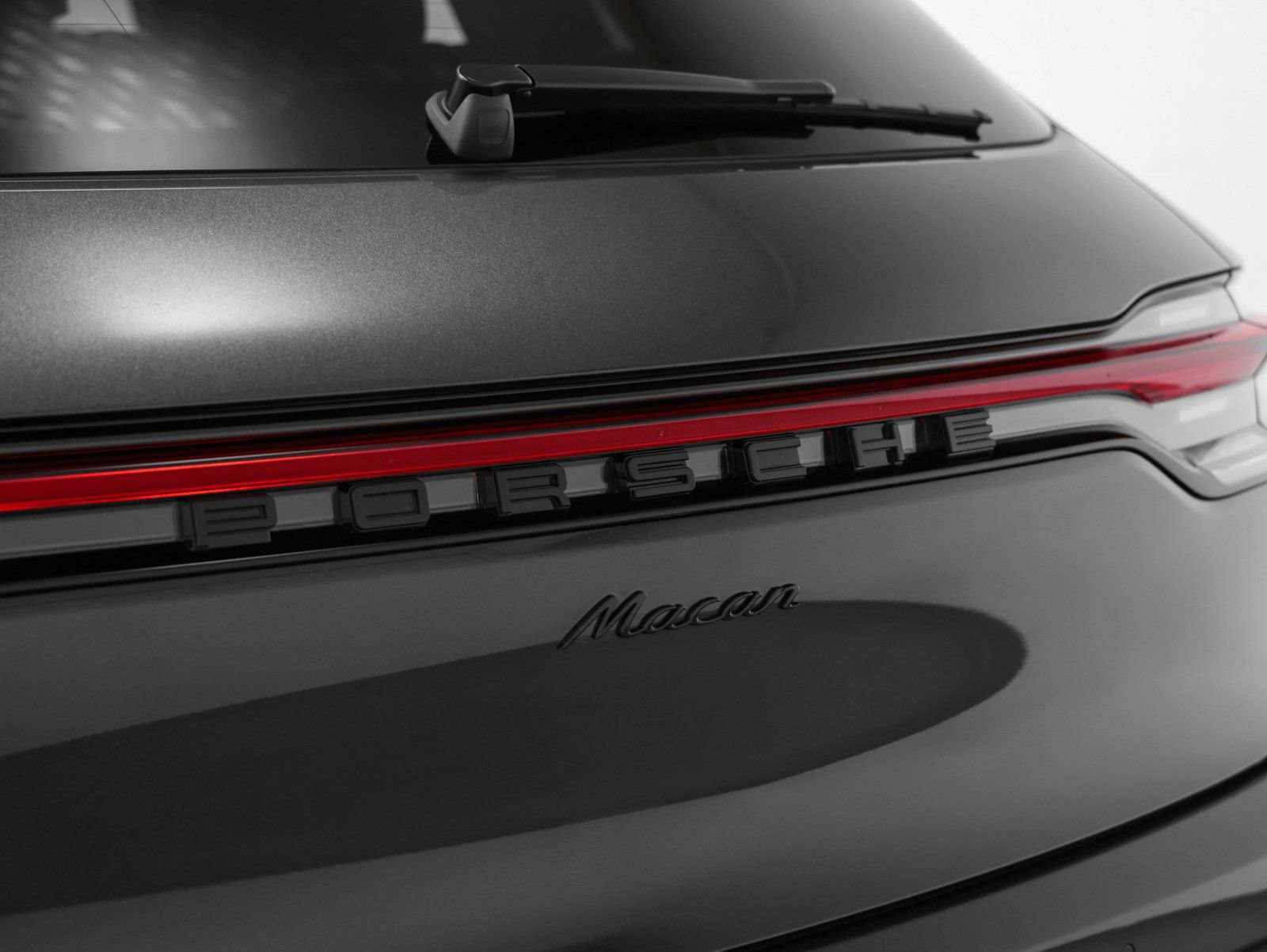Certified 2025 Porsche Macan image 16