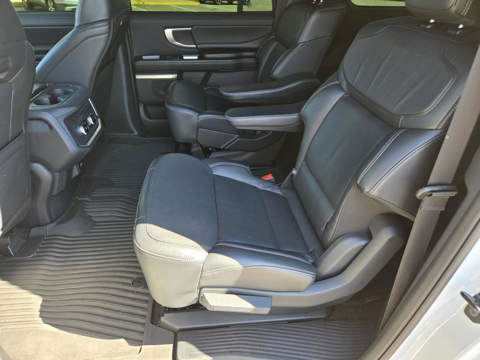 Used 2025 Ford Expedition Max Platinum w/ Stealth Appearance Package AWD/4WD image 18