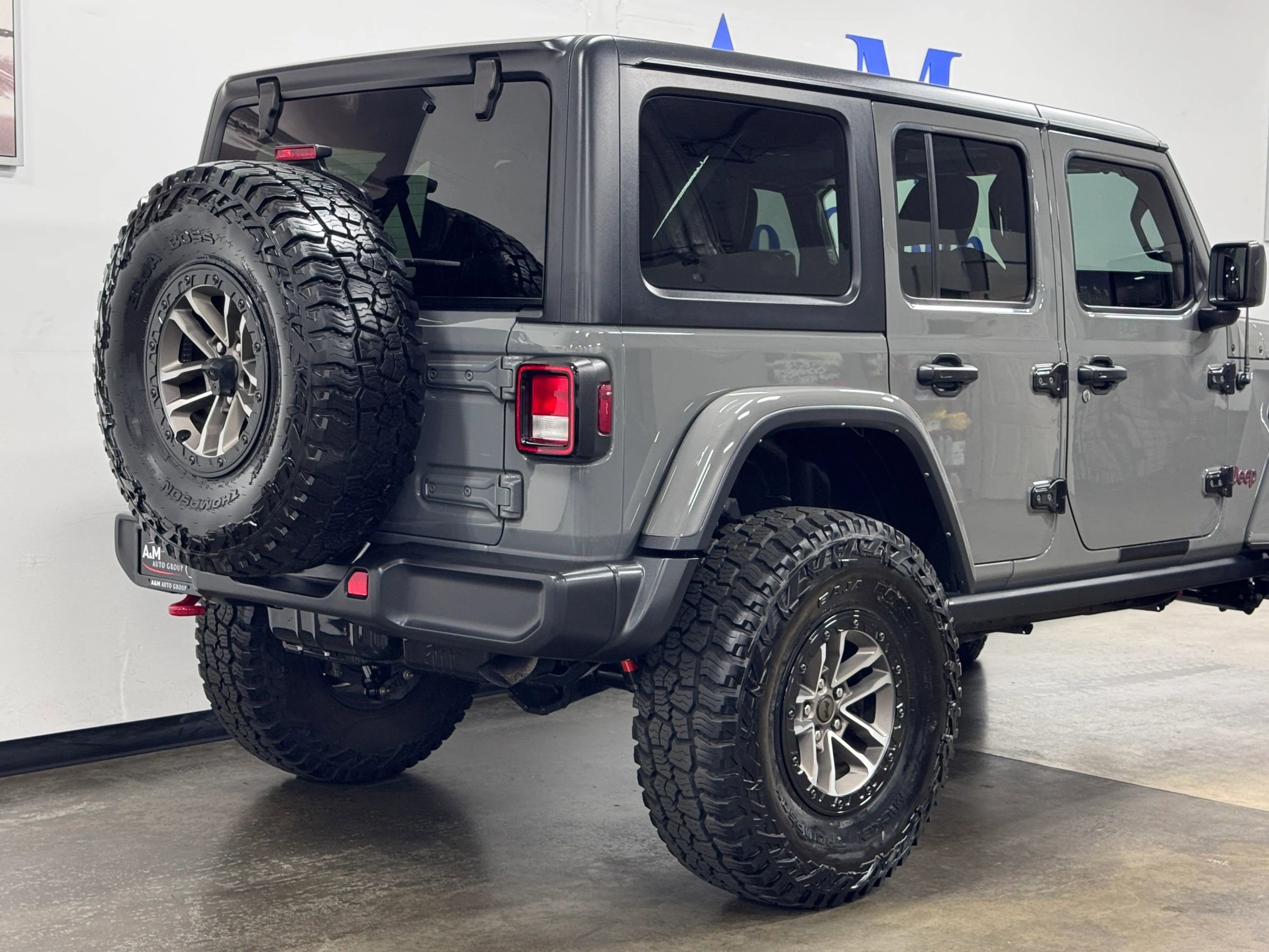 Used 2021 Jeep Wrangler Unlimited Rubicon AWD/4WD image 9