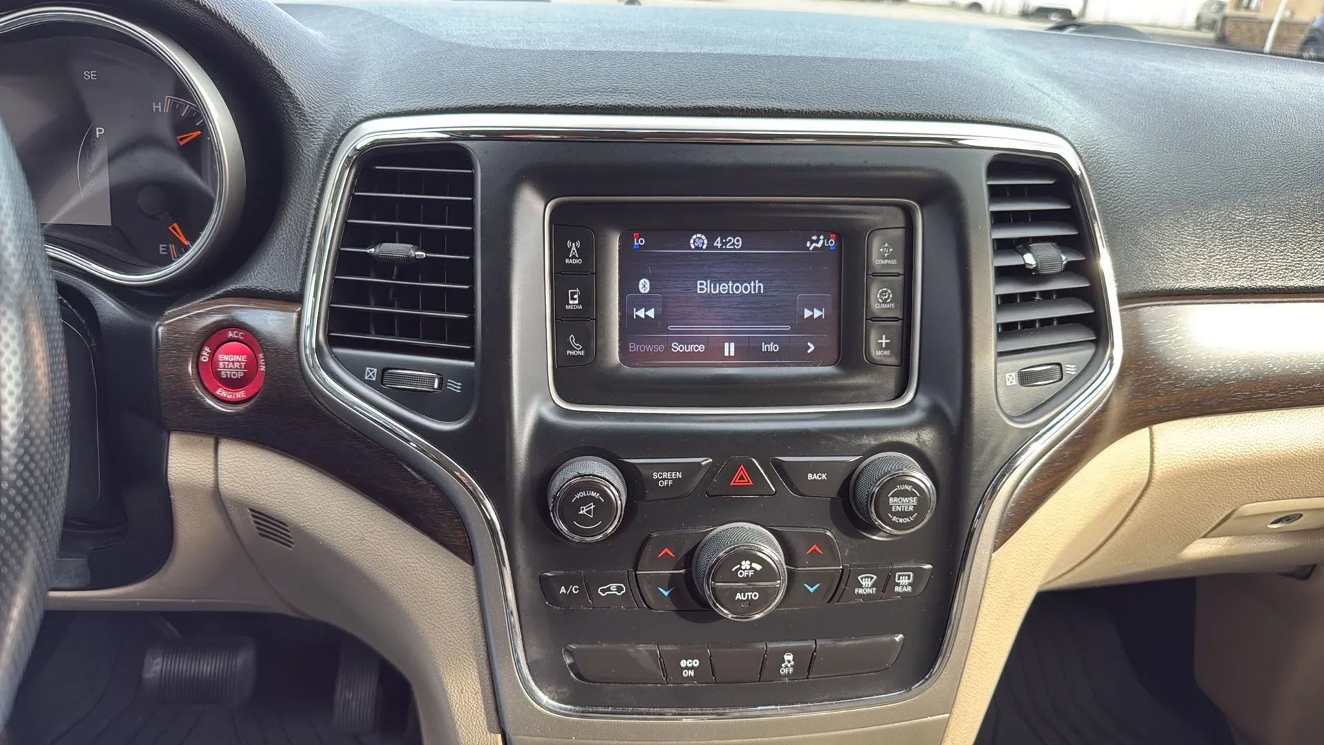 Used 2014 Jeep Grand Cherokee Laredo w/ Quick Order Package 23E AWD/4WD image 17