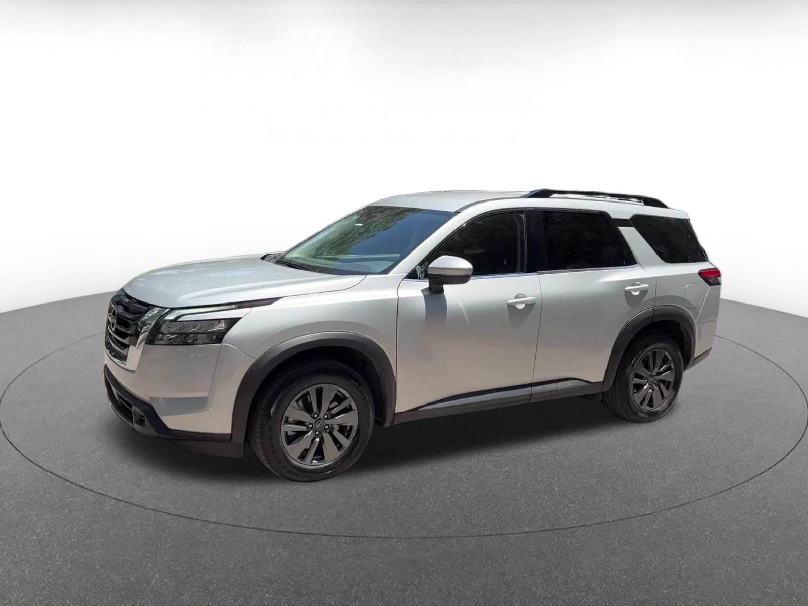 Used 2025 Nissan Pathfinder SV FWD image 7