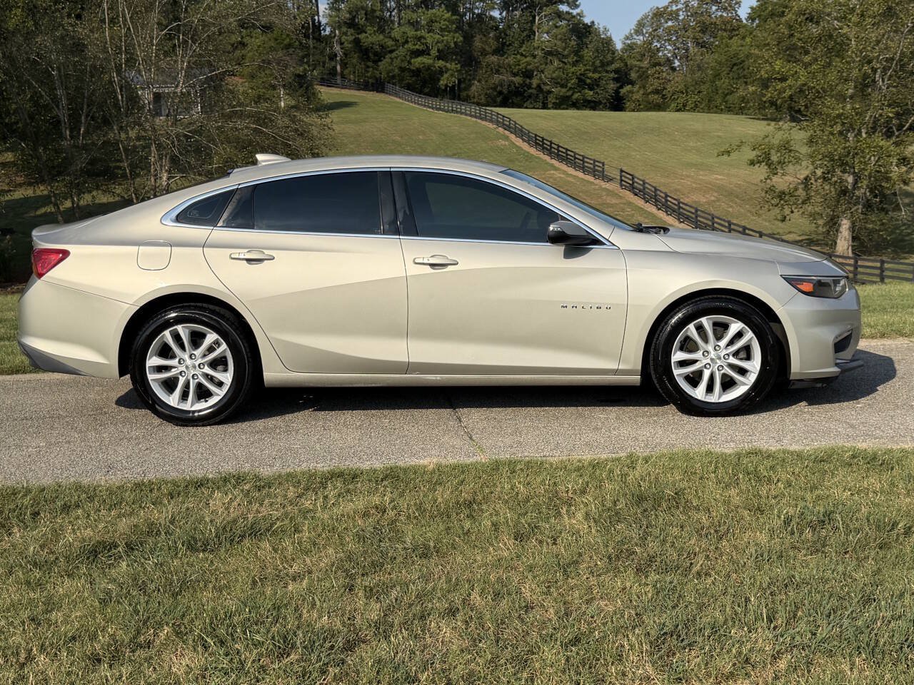 Used 2016 Chevrolet Malibu LT w/ Leather Package FWD image 24