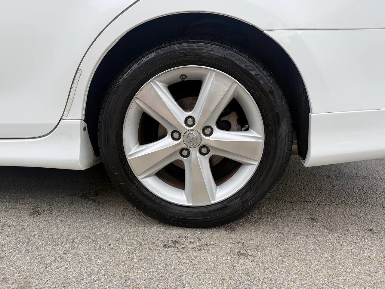 Used 2010 Toyota Camry SE FWD image 32