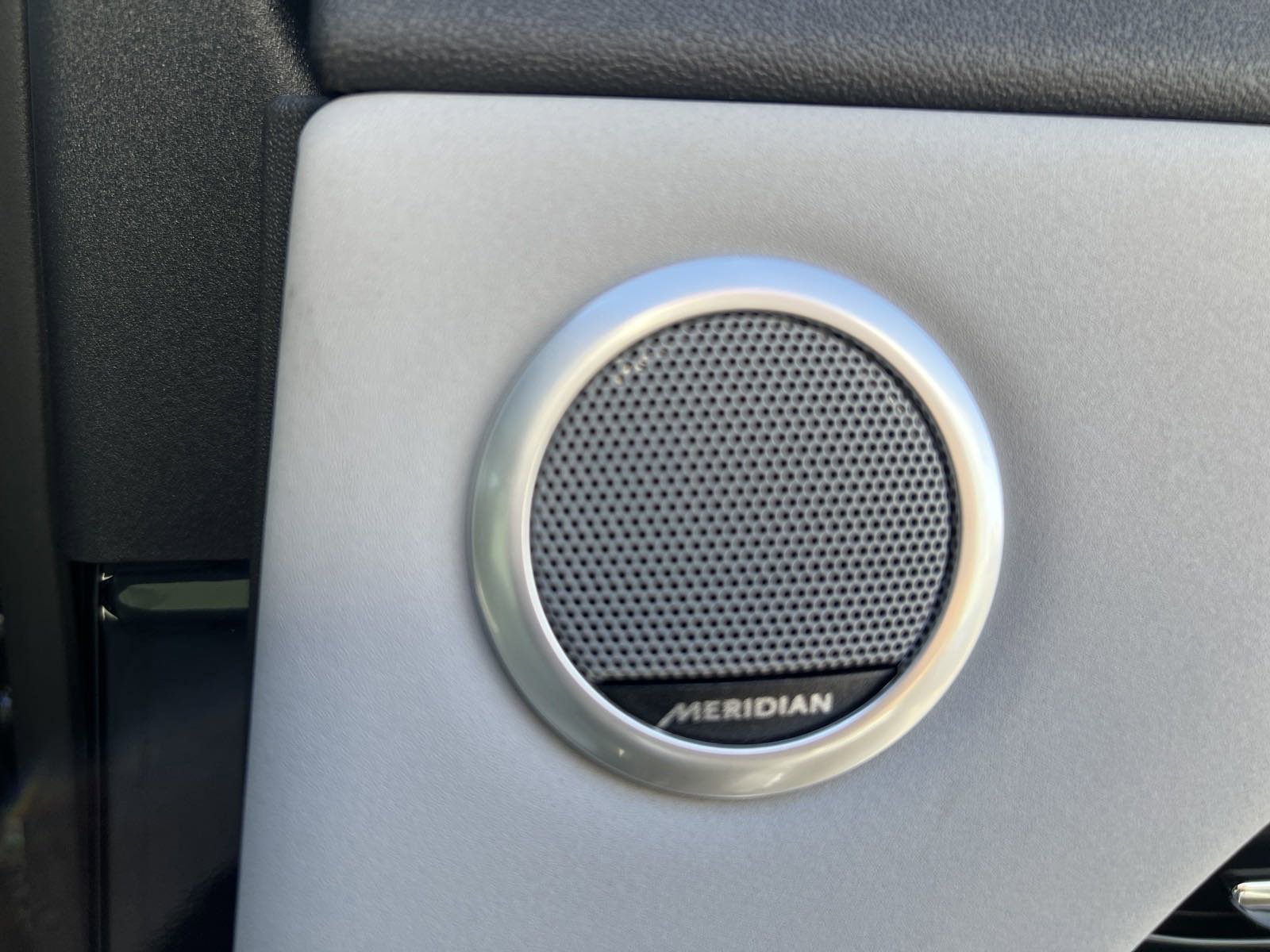 New 2025 Land Rover Range Rover Evoque Dynamic SE image 28