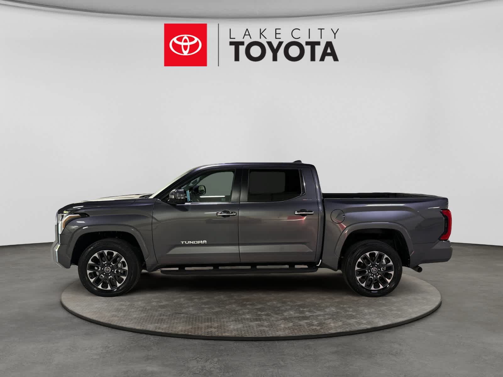 Used 2024 Toyota Tundra Limited w/ Power Package AWD/4WD image 3