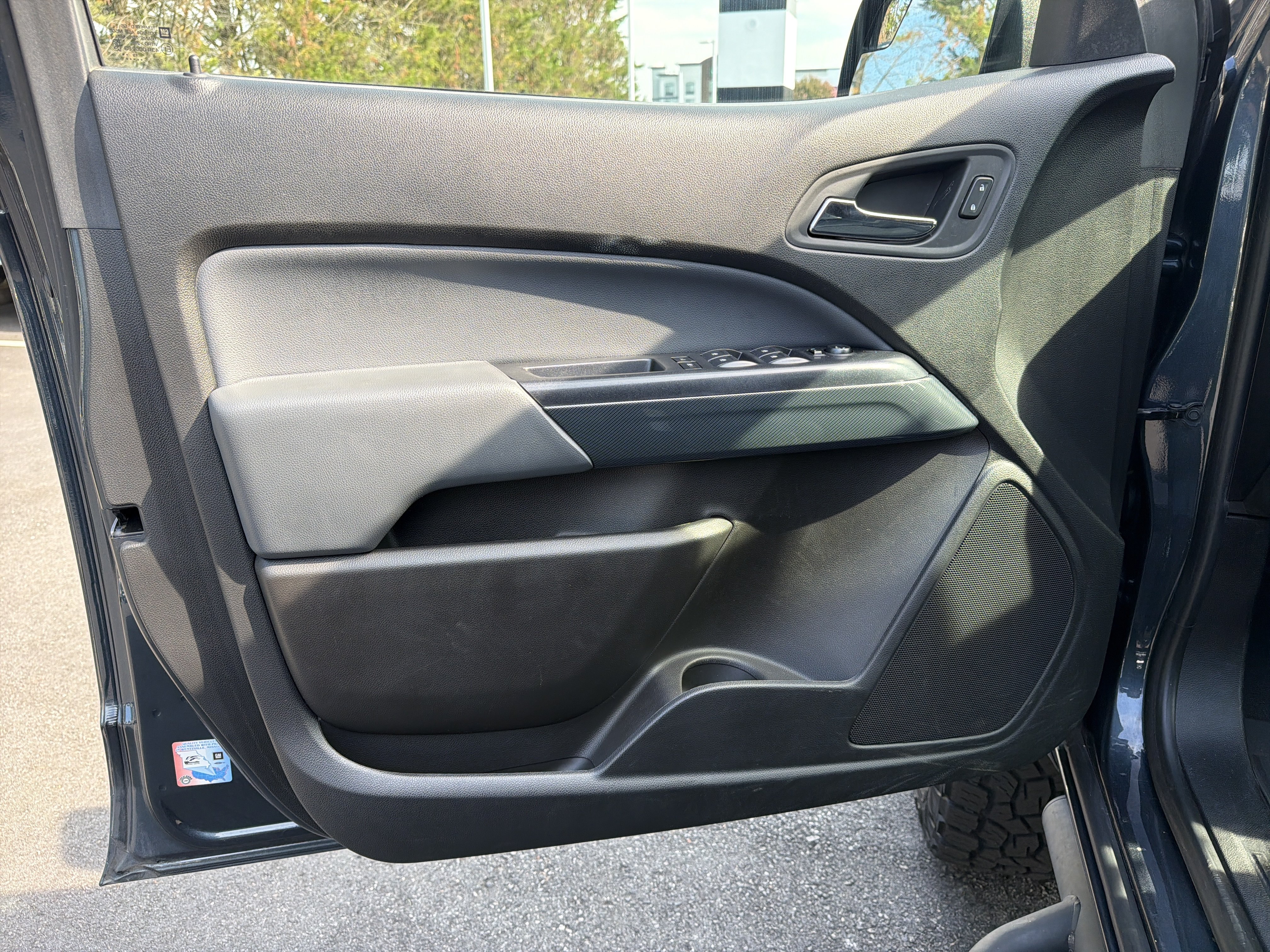 Used 2020 Chevrolet Colorado Z71 AWD/4WD image 14