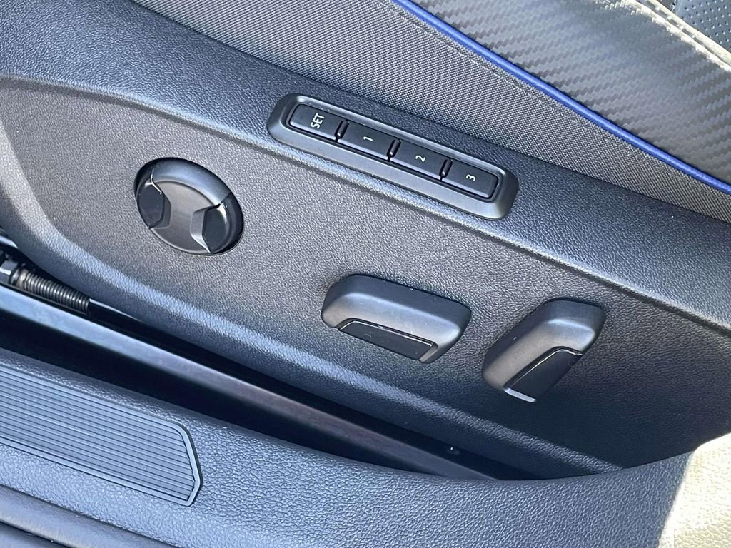 Used 2024 Volkswagen Golf R image 7