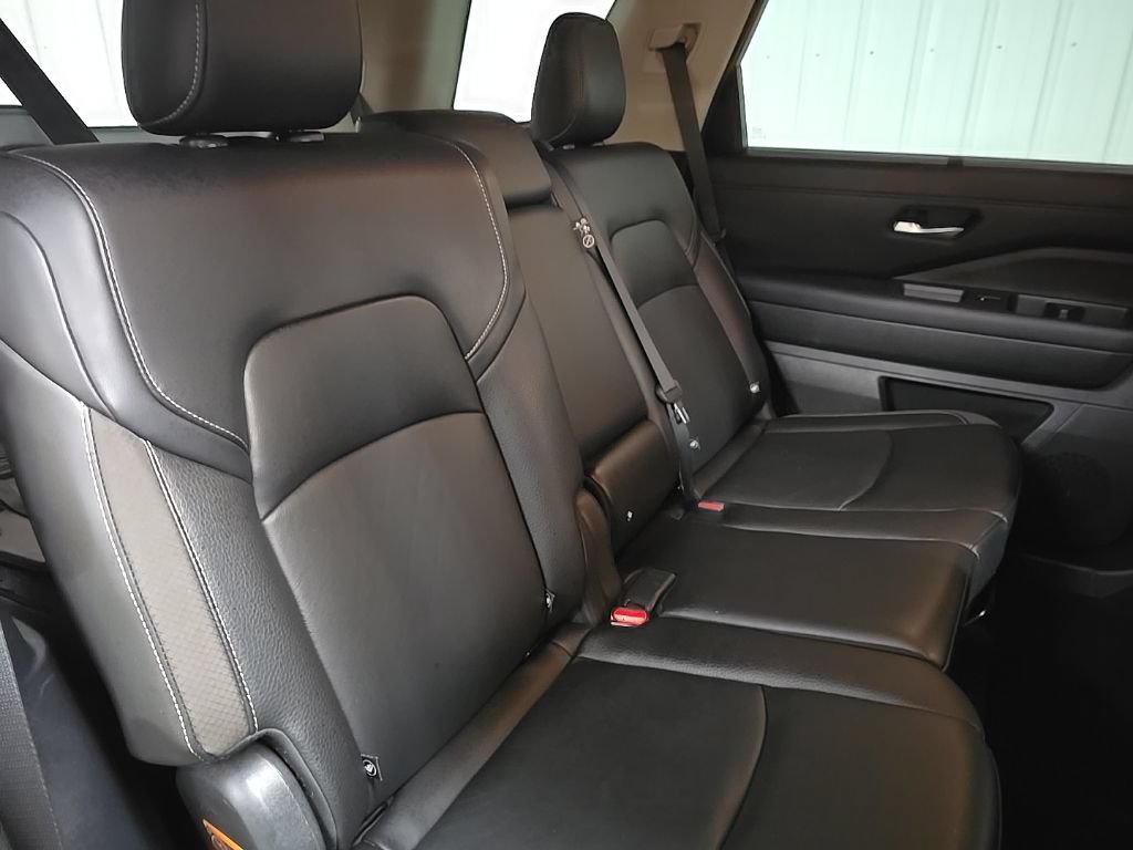 Used 2023 Nissan Pathfinder SL w/ Lighting Package (N92) AWD/4WD image 19