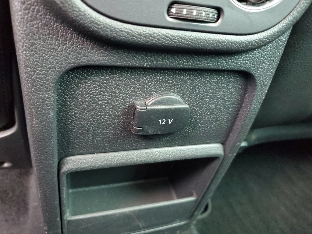 Used 2013 Volkswagen Tiguan SEL FWD image 12