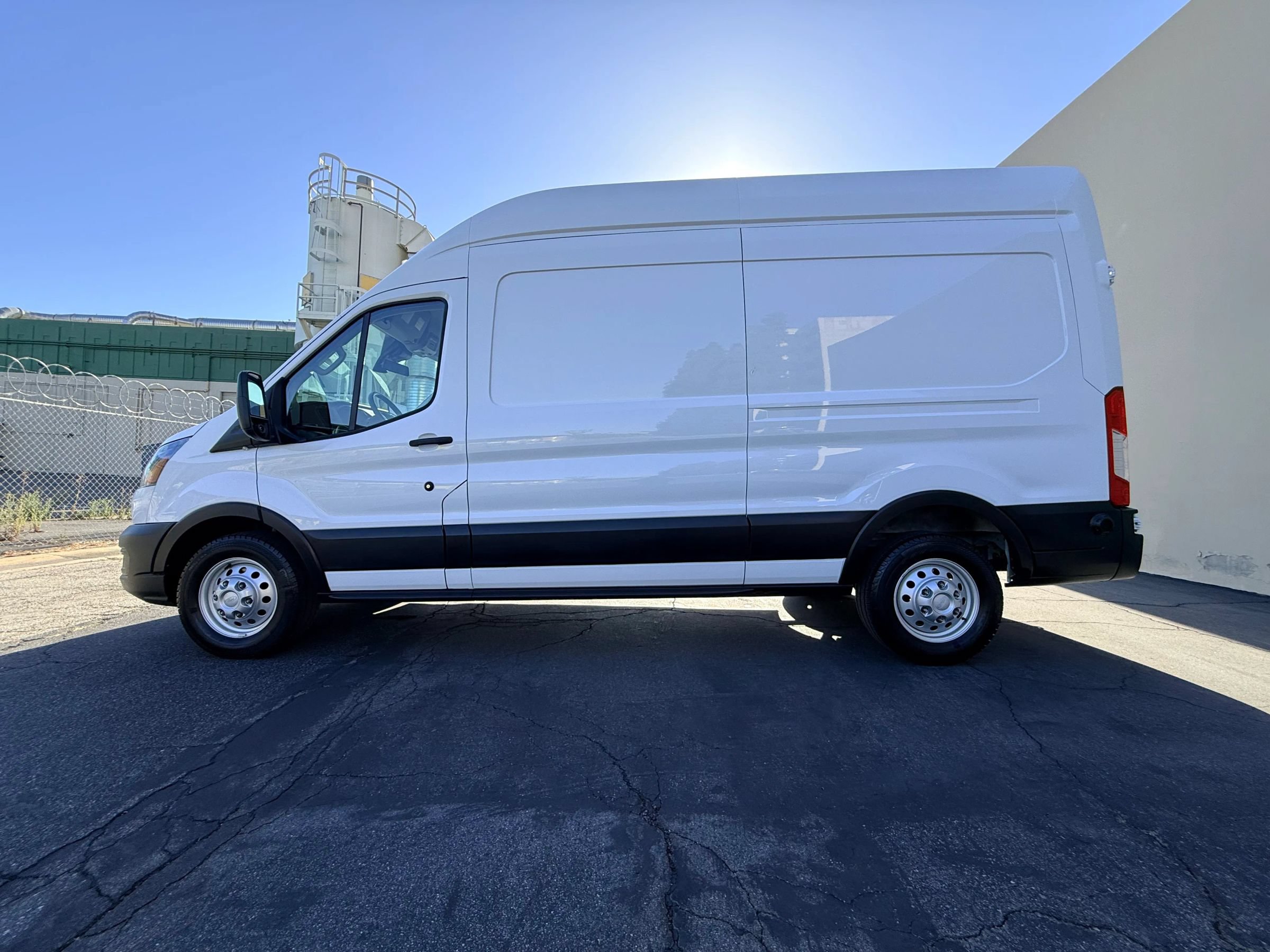 Used 2023 Ford Transit 250 148 High Roof AWD image 2