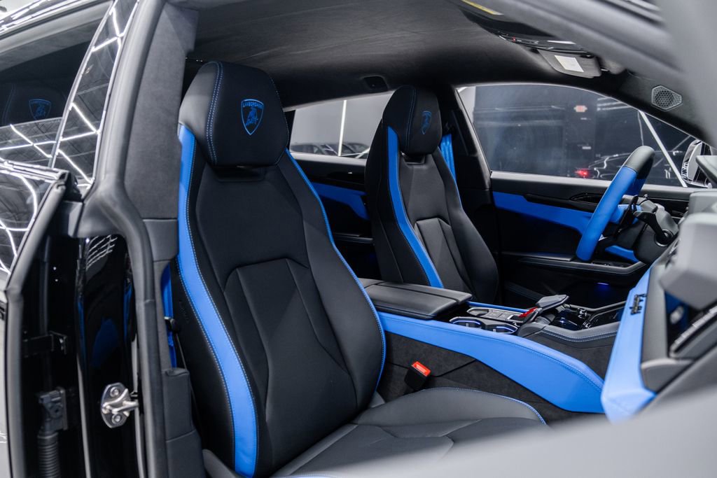 Used 2025 Lamborghini Urus SE image 36