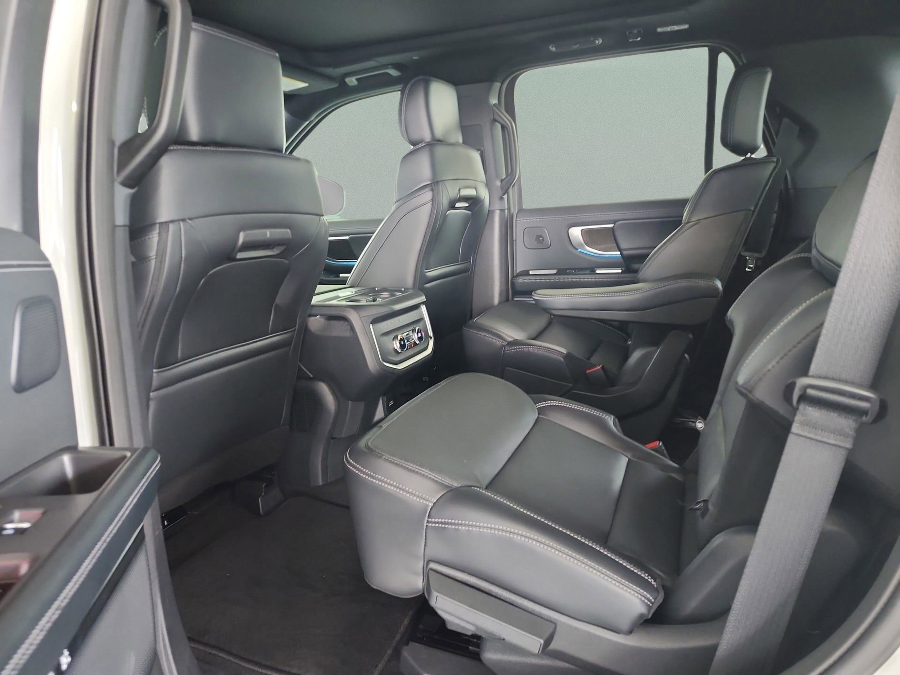 New 2025 Ford Expedition Platinum w/ Stealth Performance Package AWD/4WD image 16
