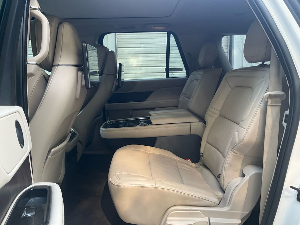 Used 2018 Lincoln Navigator L Reserve w/ Technology Package AWD/4WD image 14