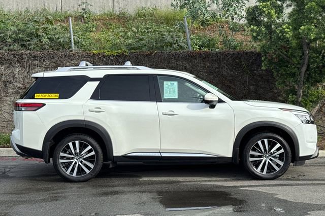 Used 2023 Nissan Pathfinder Platinum AWD/4WD image 3