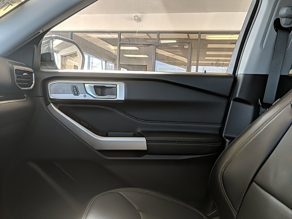 Used 2022 Ford Explorer Limited w/ Equipment Group 301A image 25