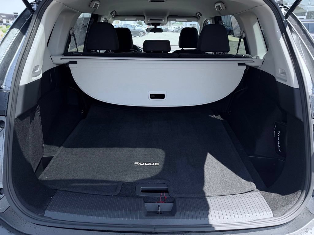 Used 2023 Nissan Rogue S AWD/4WD image 10