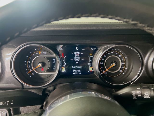 Used 2022 Jeep Wrangler Unlimited Sahara AWD/4WD image 15