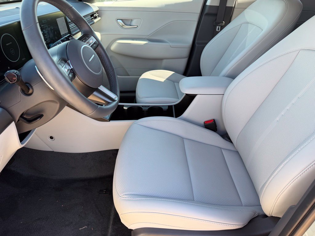 Used 2025 Hyundai Kona Limited FWD image 10