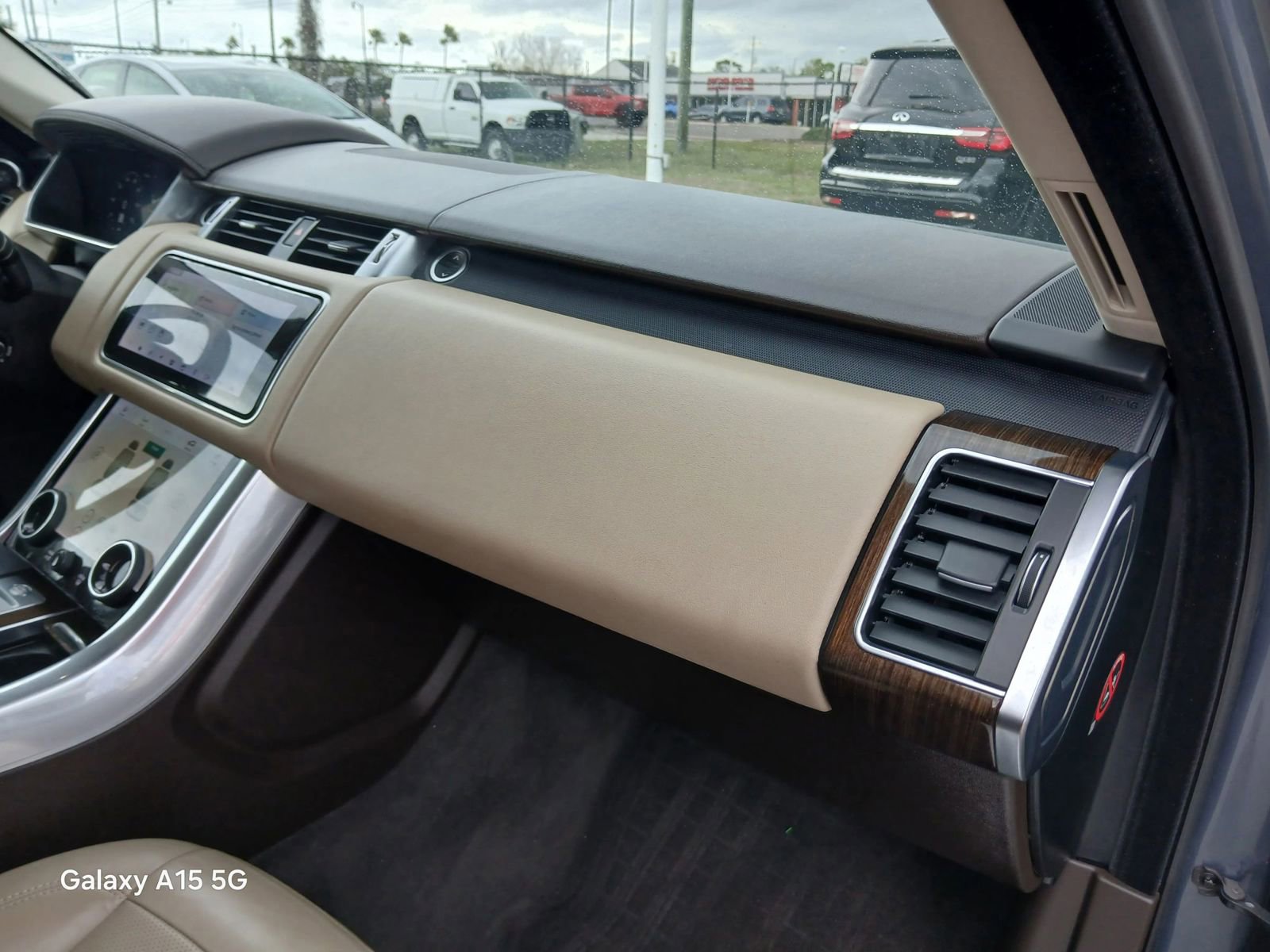 Used 2019 Land Rover Range Rover Sport HSE AWD/4WD image 19