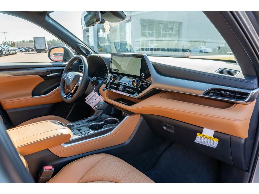 Certified 2026 Toyota Highlander Platinum image 19
