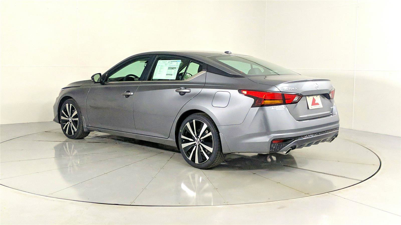 Used 2022 Nissan Altima 2.0 SR image 3