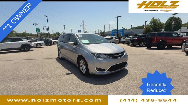 Used 2020 Chrysler Pacifica Touring FWD image 2
