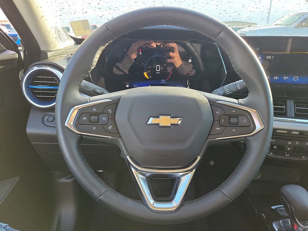 Used 2025 Chevrolet Trax LT w/ Driver Confidence Package image 19