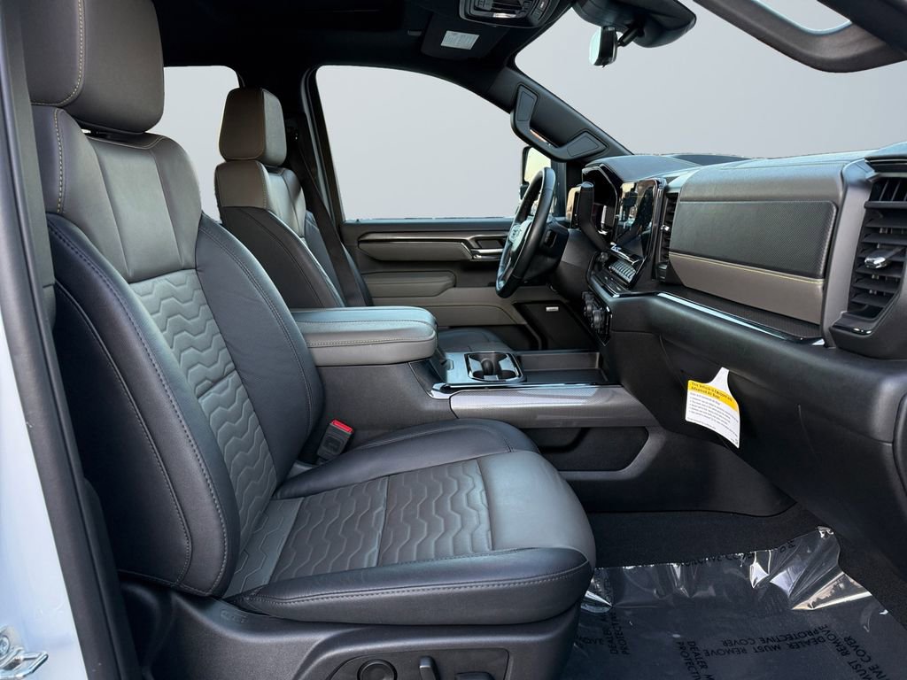 Used 2025 Chevrolet Silverado 2500 ZR2 w/ Technology Package image 15