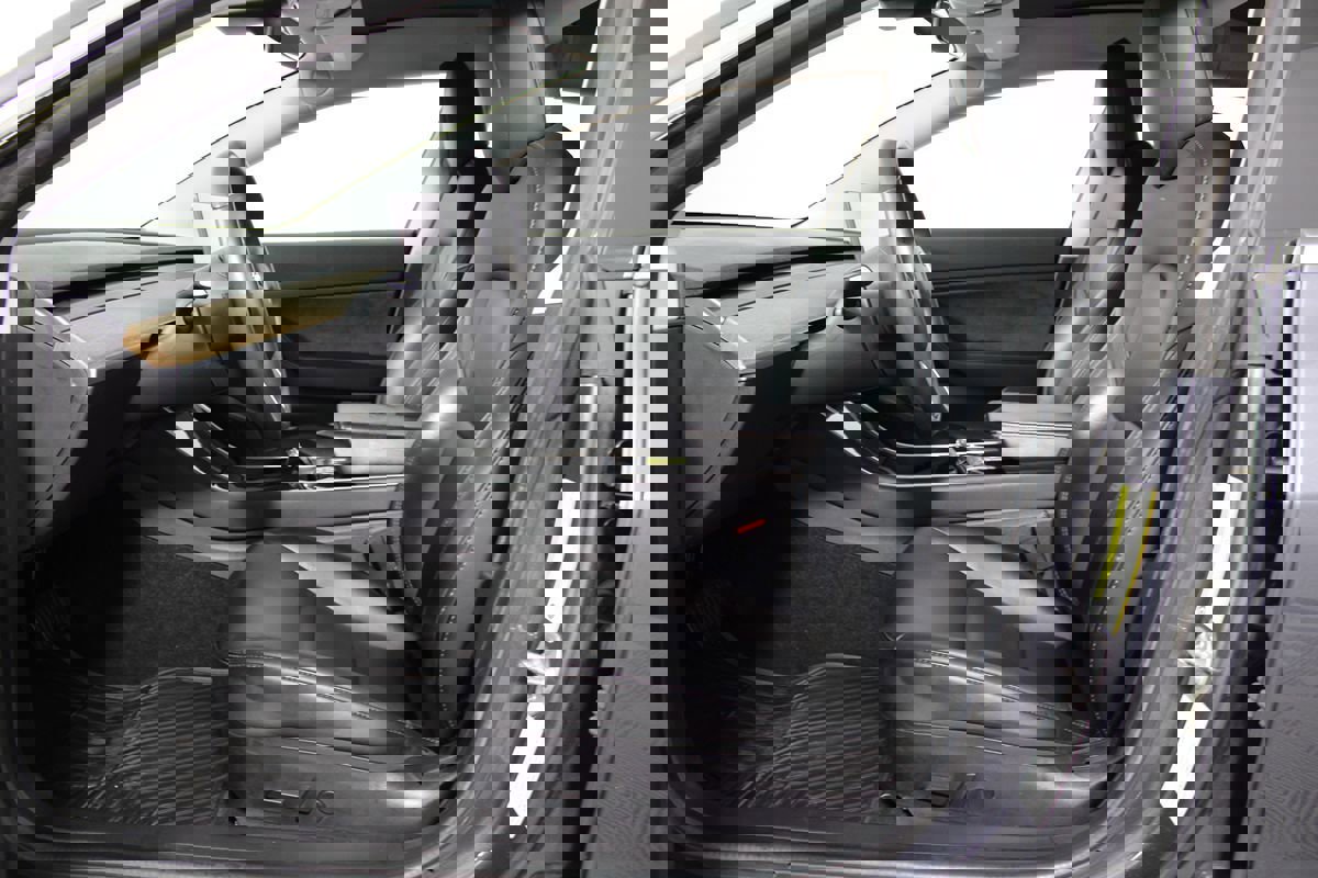 Used 2020 Tesla Model 3 Standard Range Plus image 9