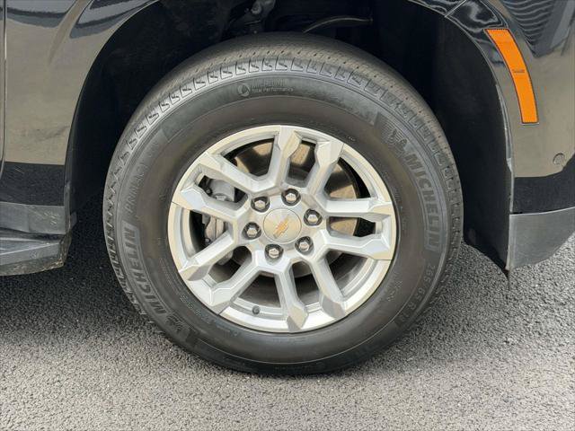 Used 2025 Chevrolet Suburban LT AWD/4WD image 8