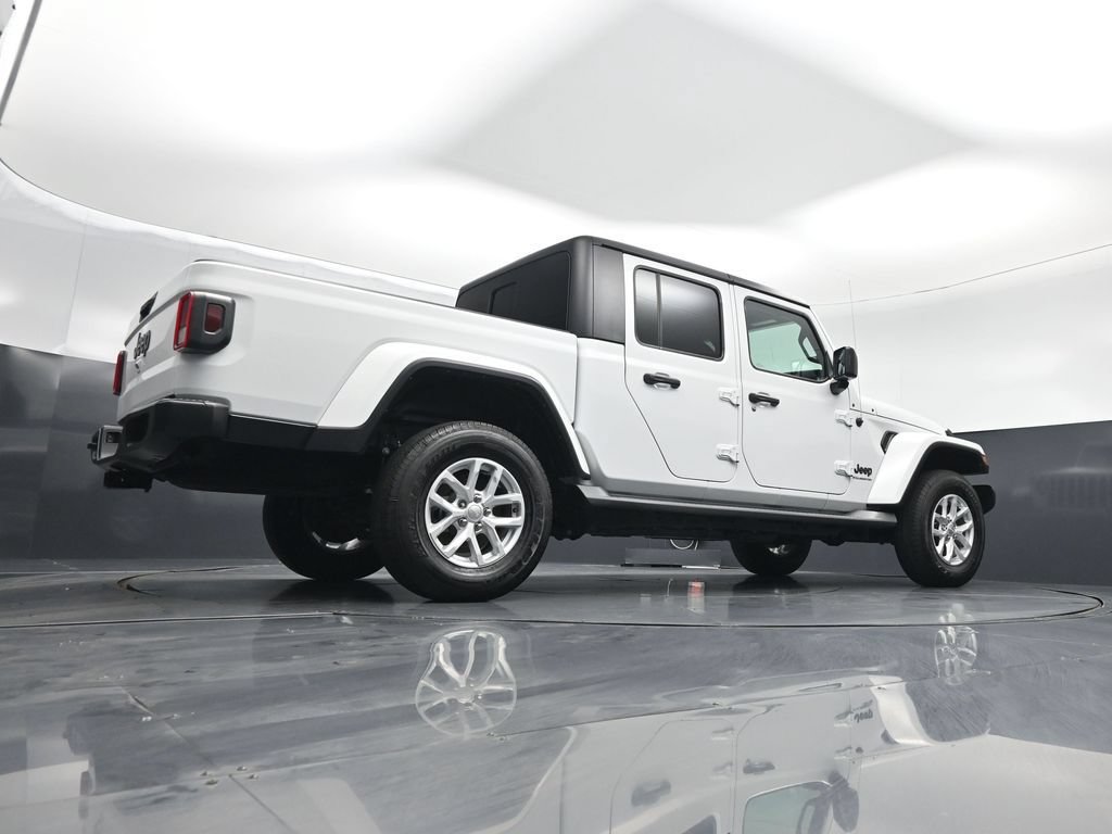 Used 2023 Jeep Gladiator Sport AWD/4WD image 42