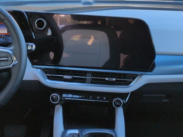Used 2024 Chevrolet Equinox EV LT FWD image 17