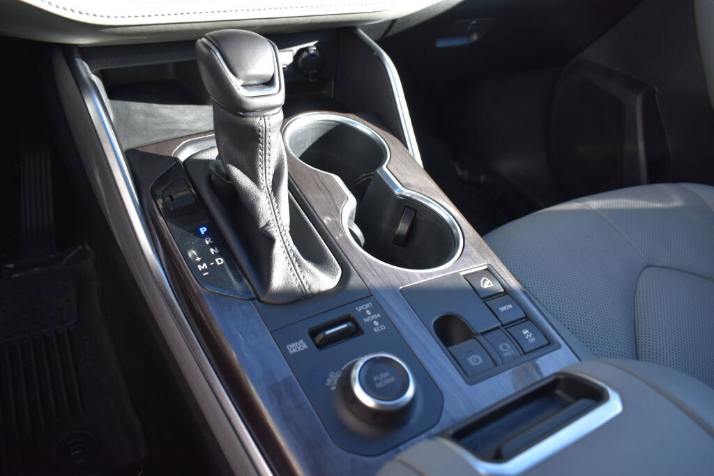 Used 2023 Toyota Highlander Limited image 14