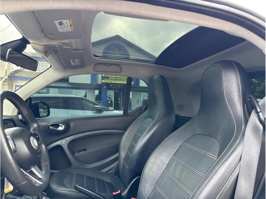 Used 2016 smart fortwo Prime image 8