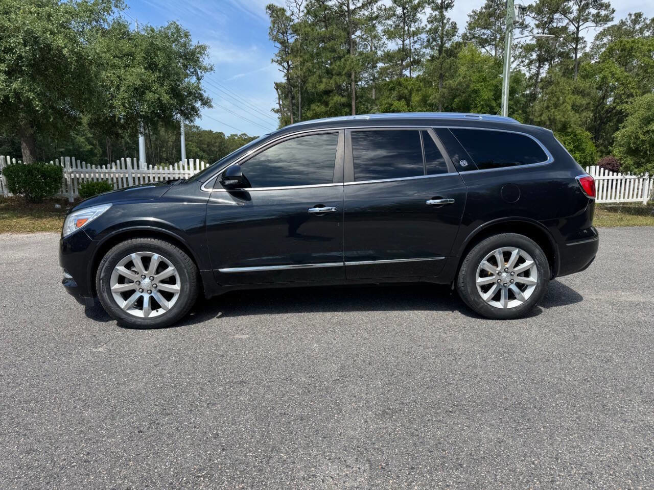 Used 2015 Buick Enclave Premium w/ Experience Buick Package FWD image 3