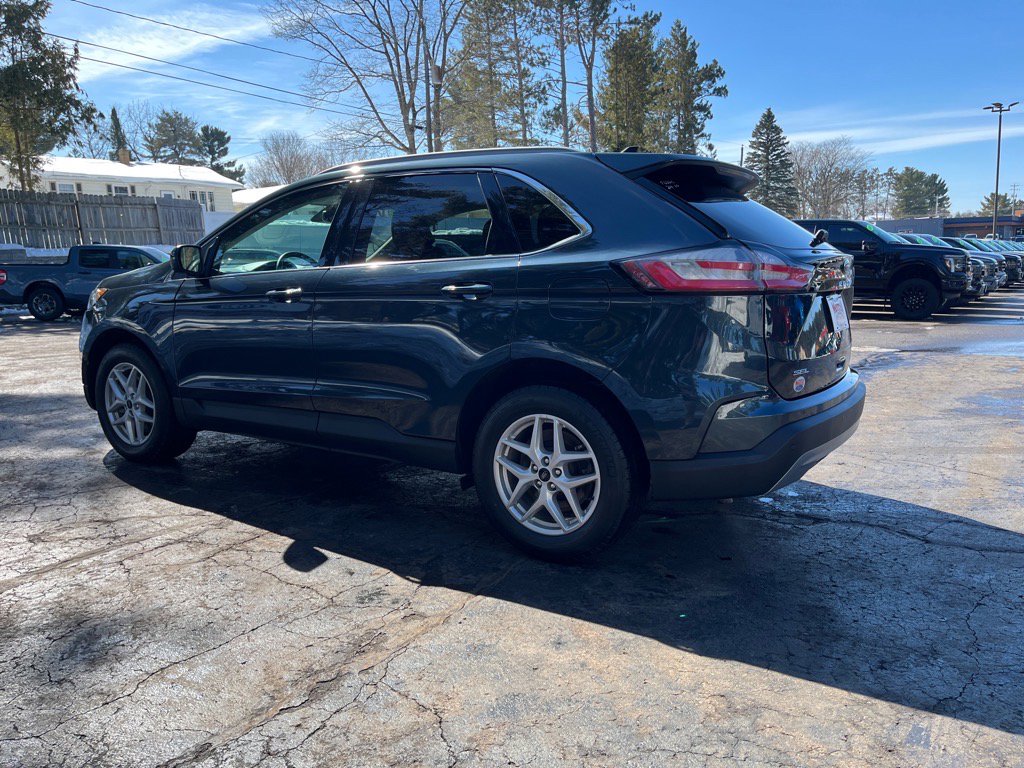 Used 2024 Ford Edge SEL w/ Convenience Package image 4