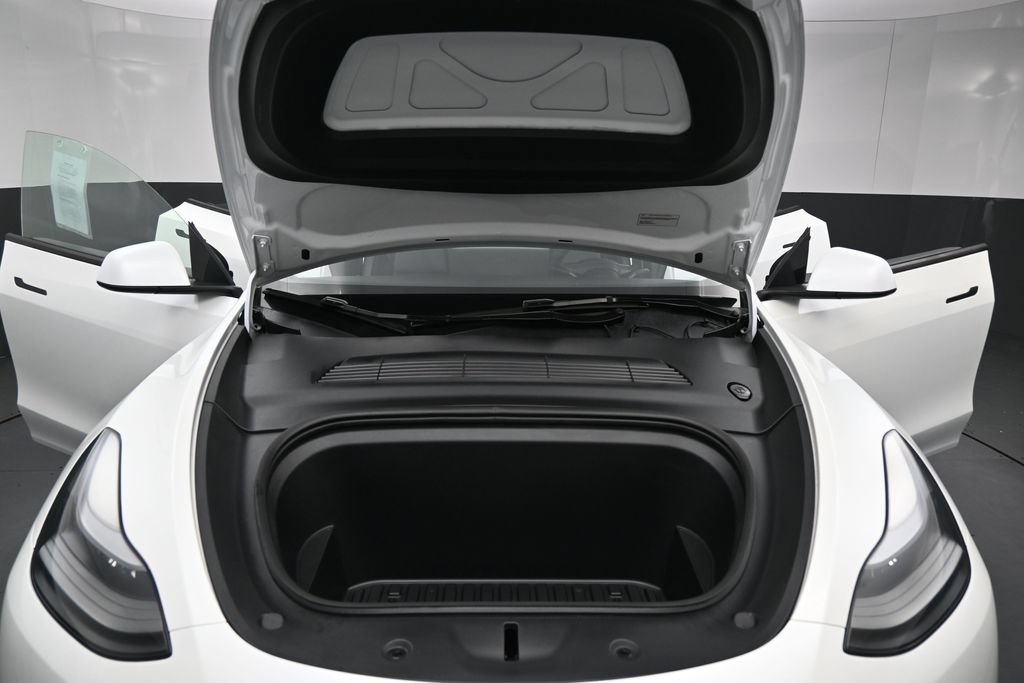Used 2024 Tesla Model Y 2WD image 30