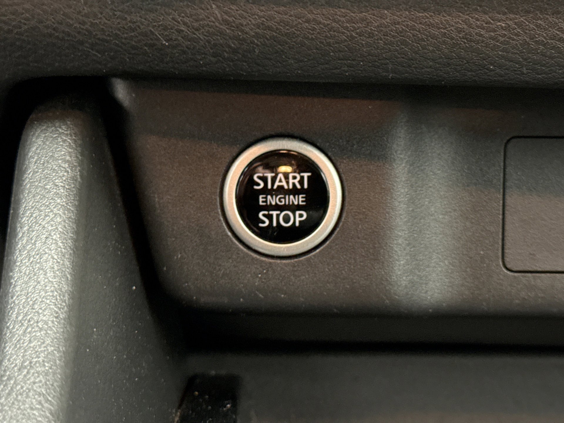 Used 2023 Nissan Rogue SV image 20