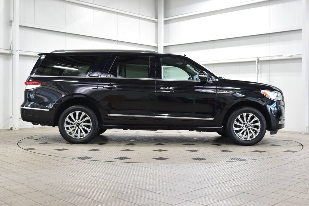 Used 2024 Lincoln Navigator L 4WD image 9
