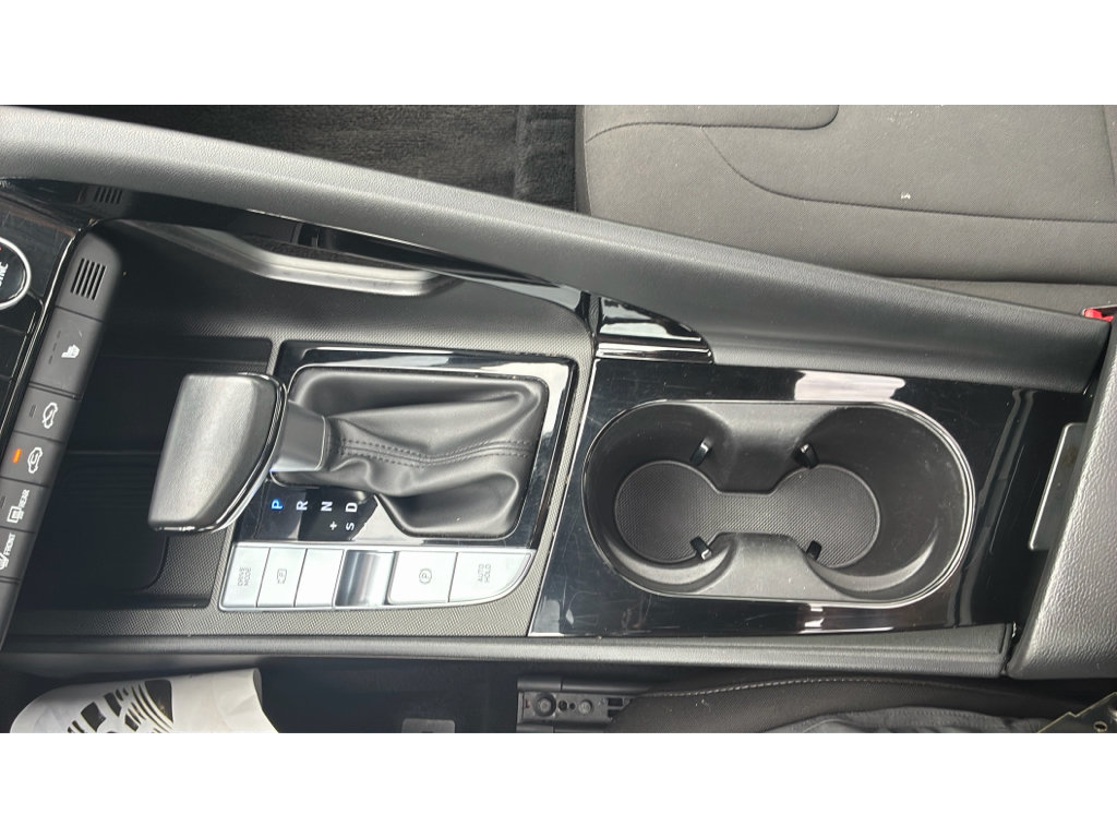 Used 2025 Hyundai Elantra SEL FWD image 15