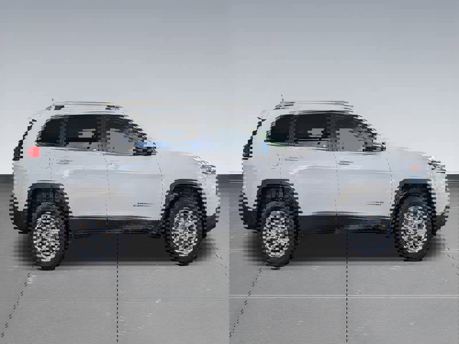 Used 2018 Jeep Cherokee Latitude Plus w/ Comfort/Convenience Group image 7