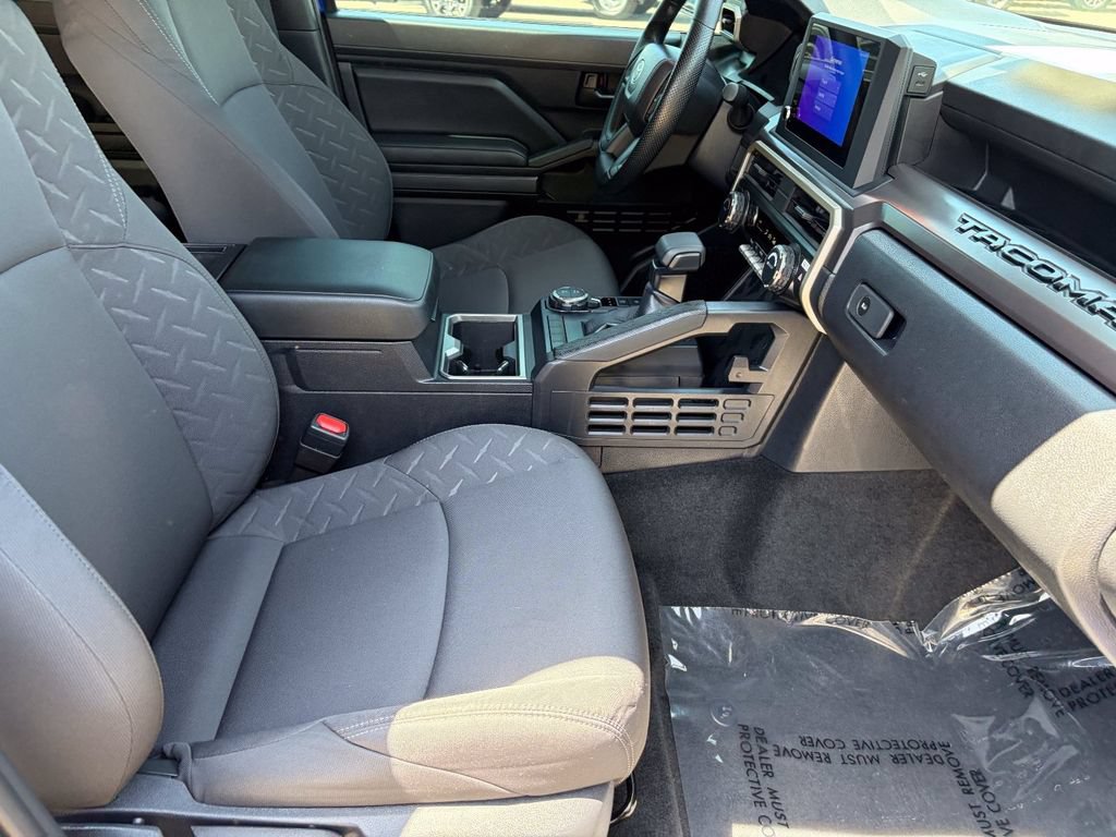 Certified 2025 Toyota Tacoma SR5 AWD/4WD image 17