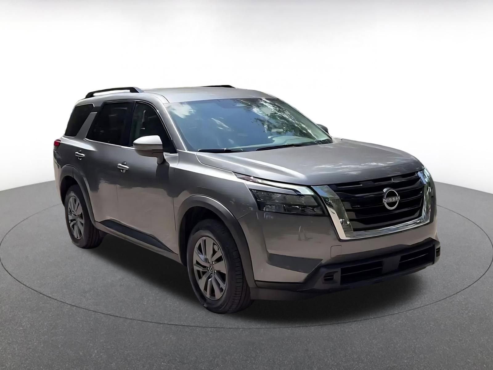 Used 2025 Nissan Pathfinder SV FWD image 3