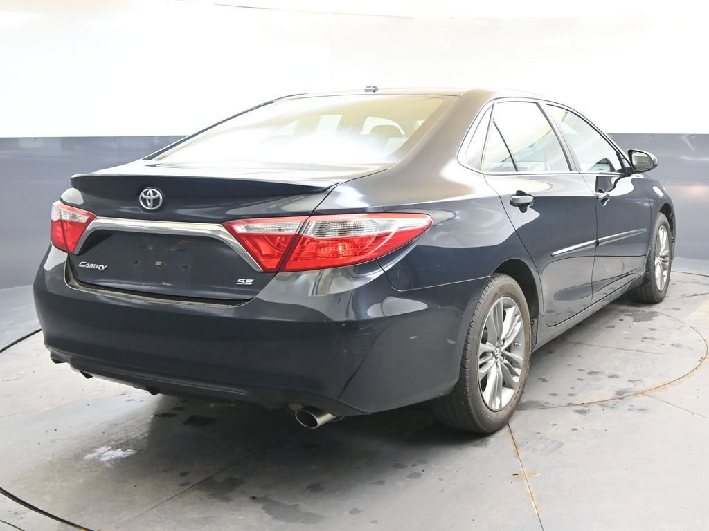 Used 2017 Toyota Camry SE w/ Moonroof Package image 5
